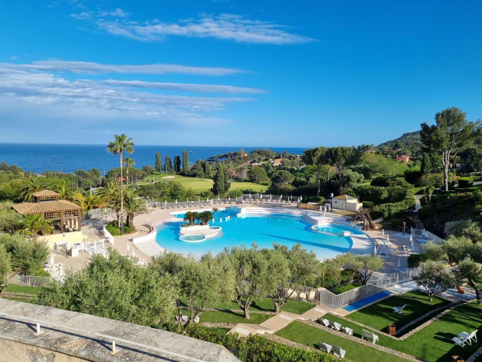 Cap Esterel Agay Raphael Vue Coeur Du Site Piscine Golf 4 Personnes Chez Magali Saint-Raphael (Var)